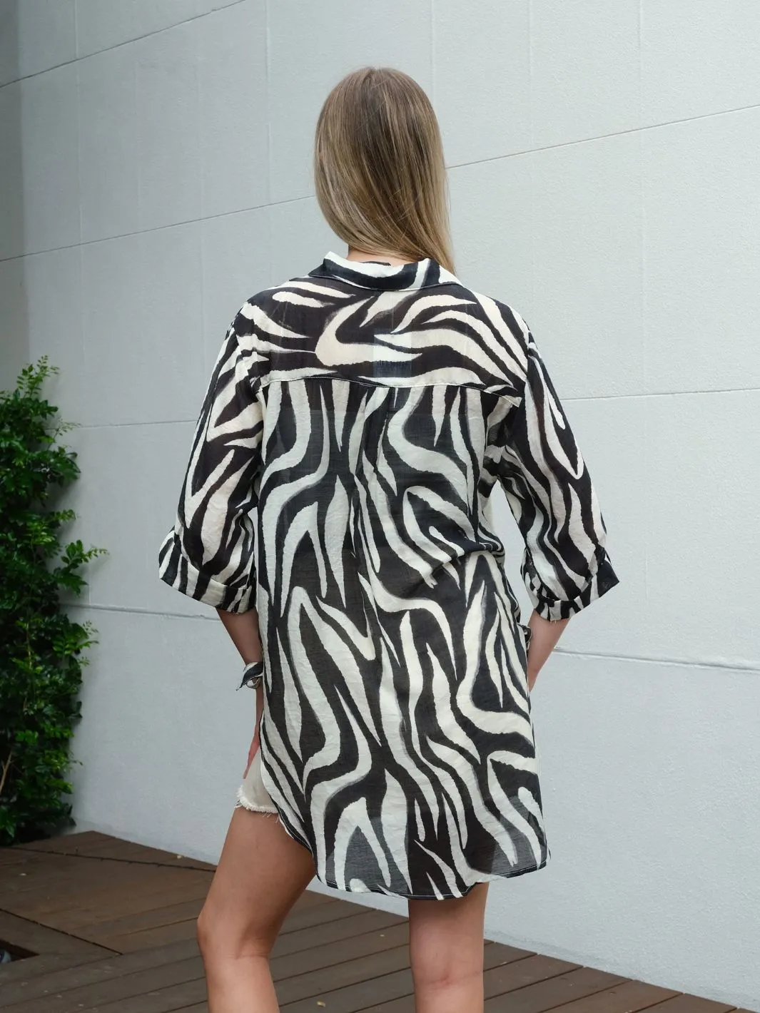 ANIMAL BREEZE BLOUSE