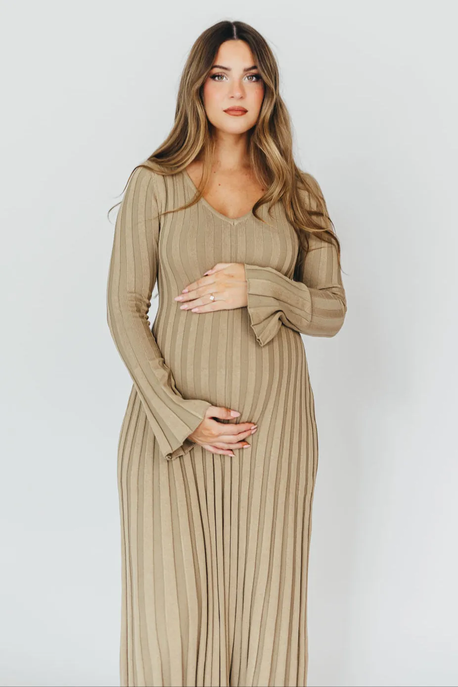 Hadley Long Sleeve V-Neck Knit Maxi Dress in Dune