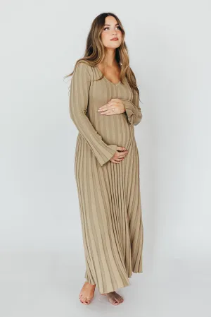Hadley Long Sleeve V-Neck Knit Maxi Dress in Dune