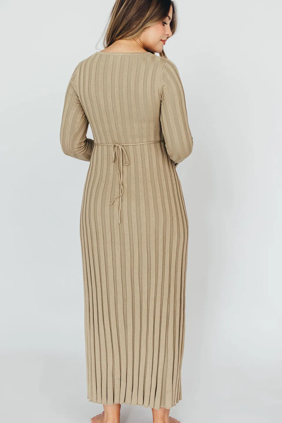 Hadley Long Sleeve V-Neck Knit Maxi Dress in Dune