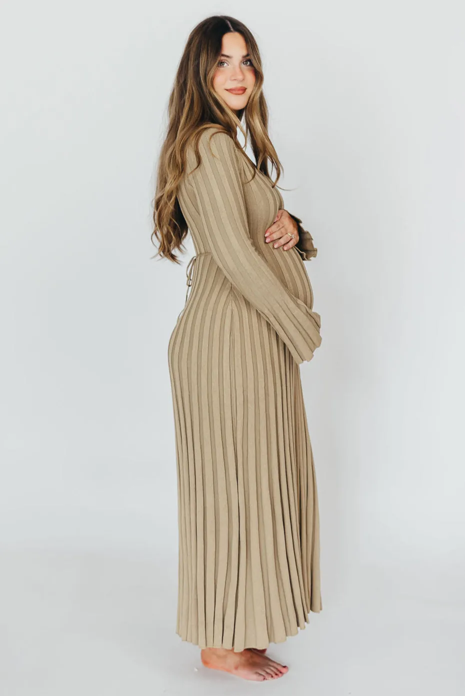 Hadley Long Sleeve V-Neck Knit Maxi Dress in Dune