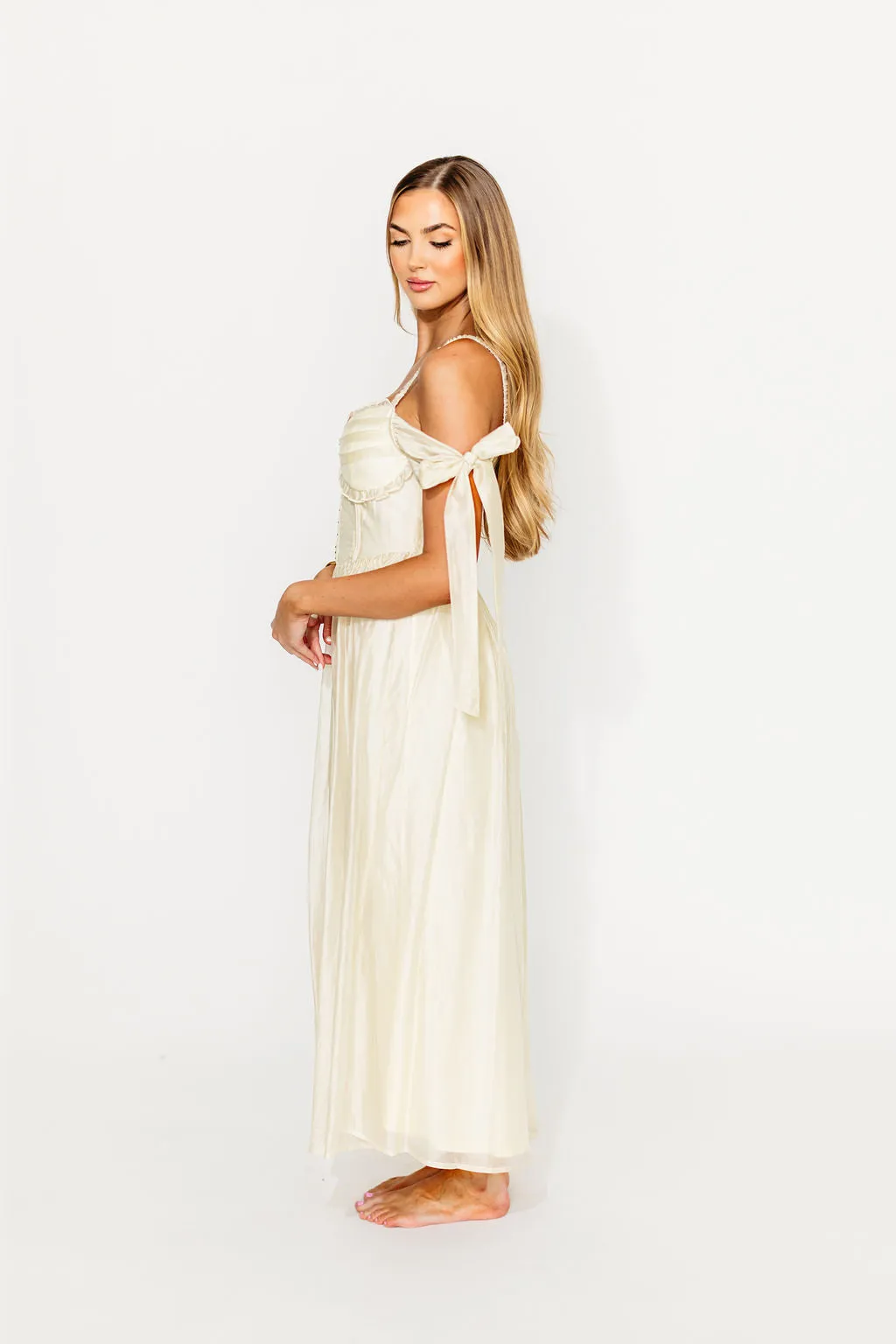 Paulina Sleeveless Sweetheart Midi Dress in Ecru