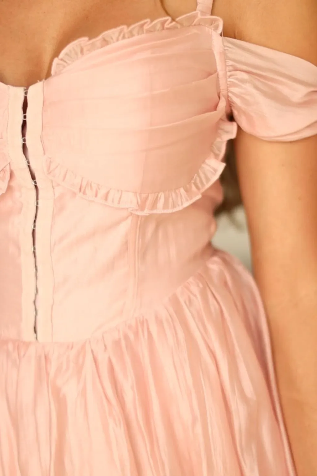 Paulina Sleeveless Sweetheart Midi Dress in Vintage Rose