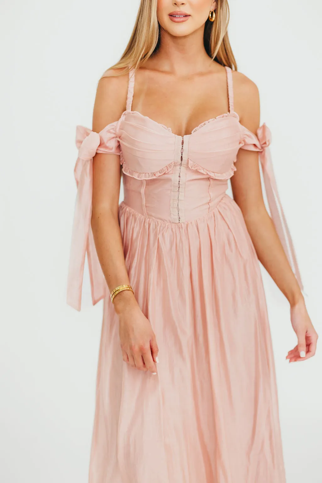 Paulina Sleeveless Sweetheart Midi Dress in Vintage Rose