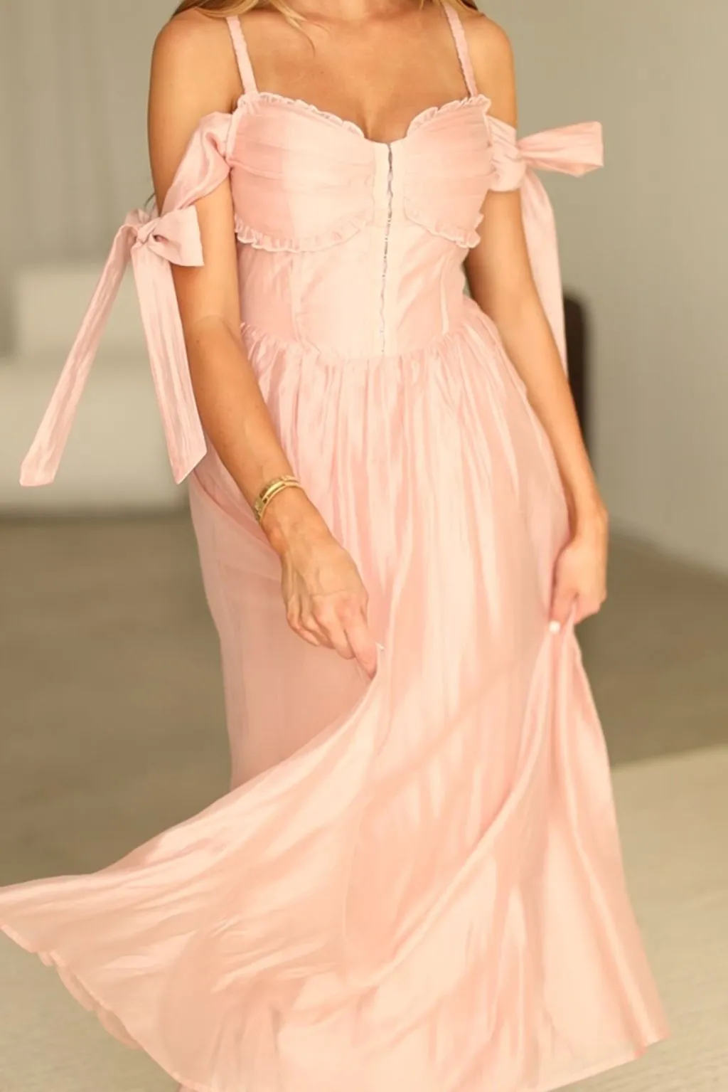 Paulina Sleeveless Sweetheart Midi Dress in Vintage Rose
