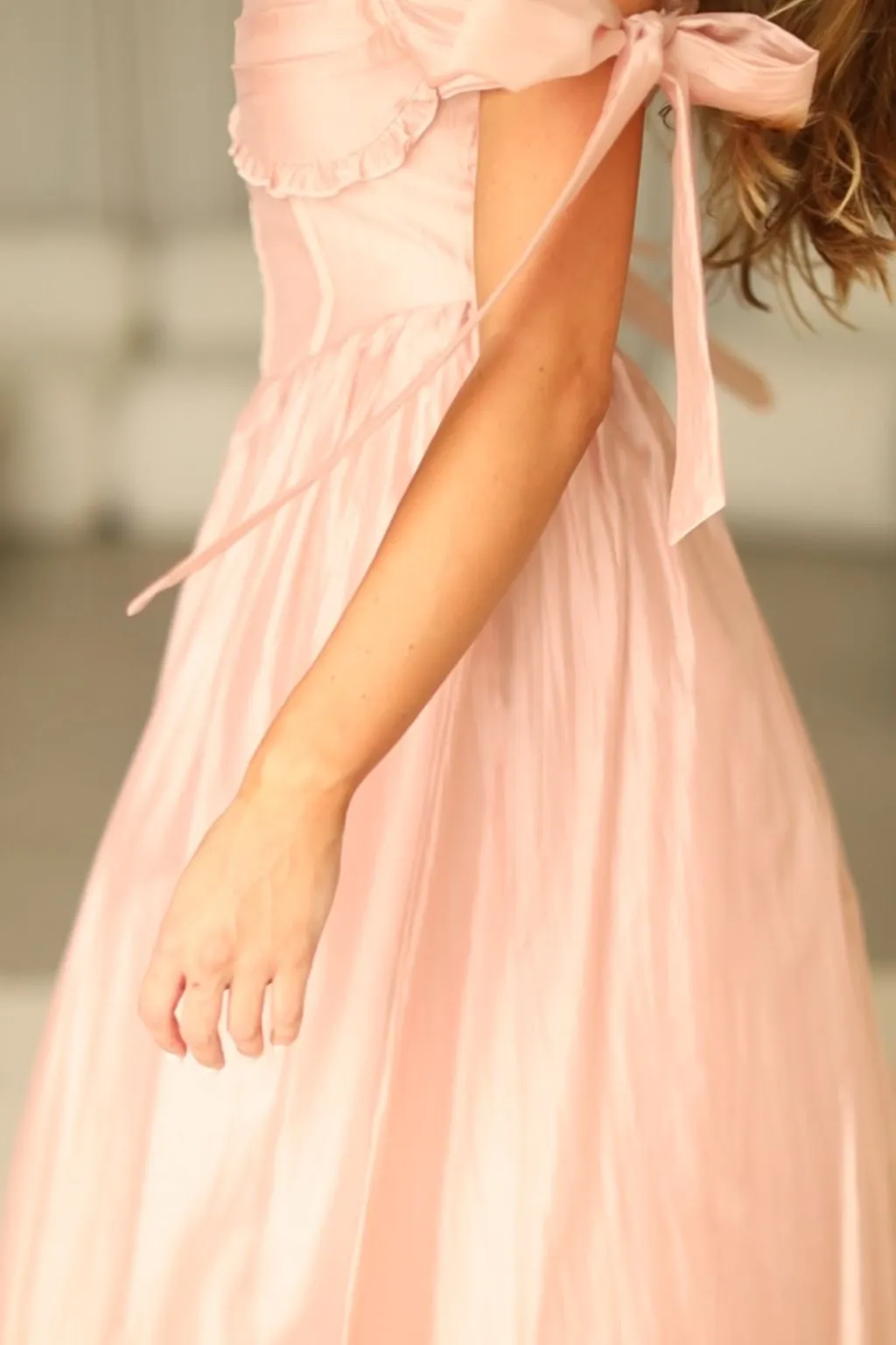 Paulina Sleeveless Sweetheart Midi Dress in Vintage Rose