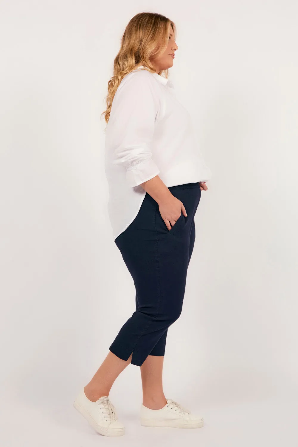 Petite Length Cropped Stretch Capri Pant in Navy