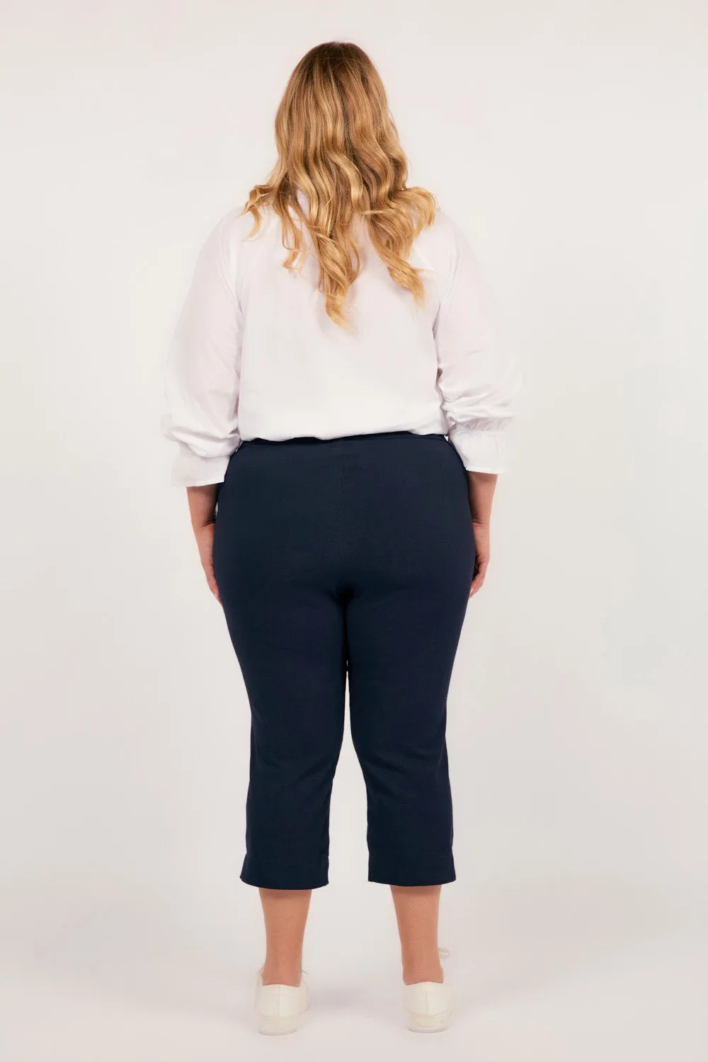 Petite Length Cropped Stretch Capri Pant in Navy
